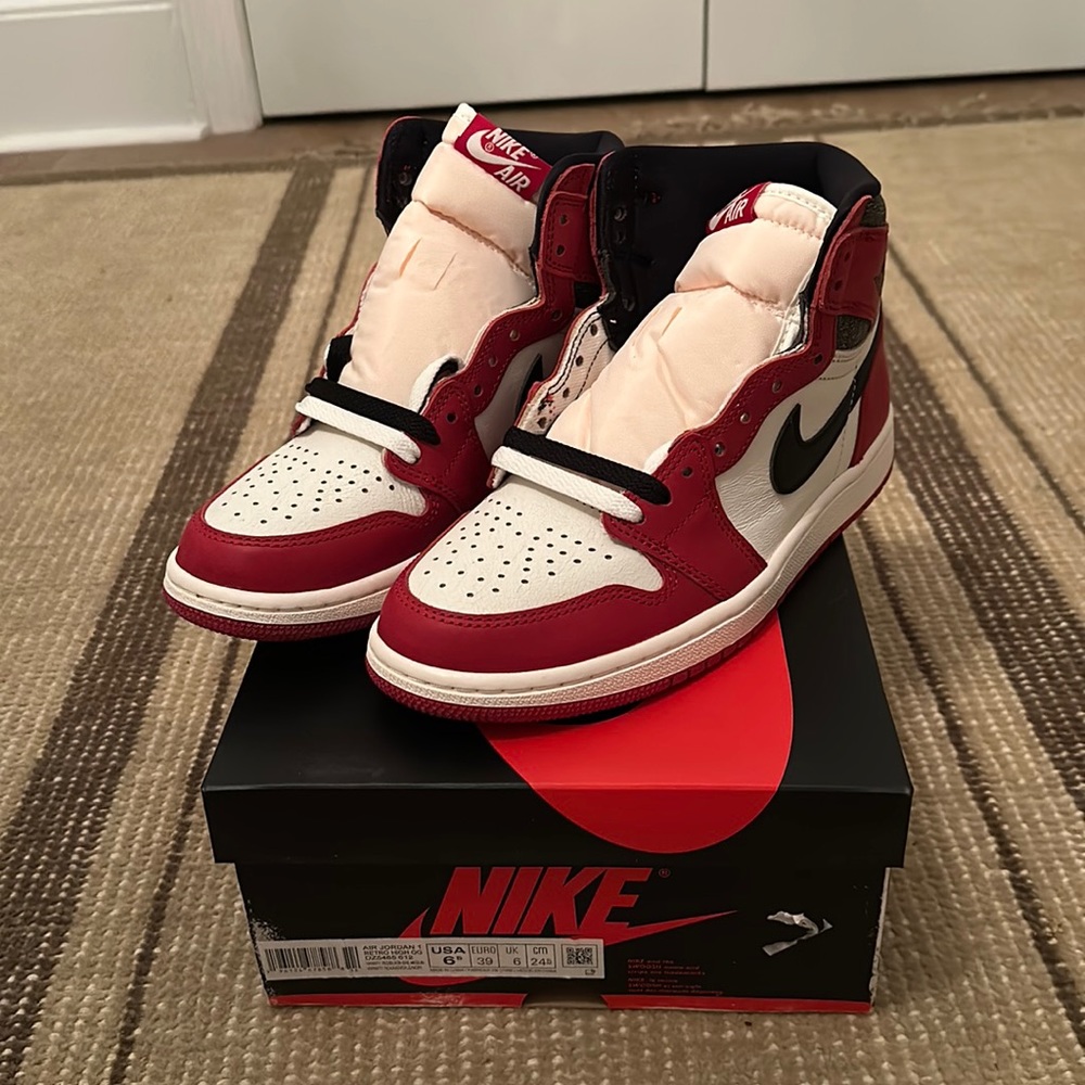 AIR JORDAN 1 RETRO HIGH OG
"Chicago Lost and Found"